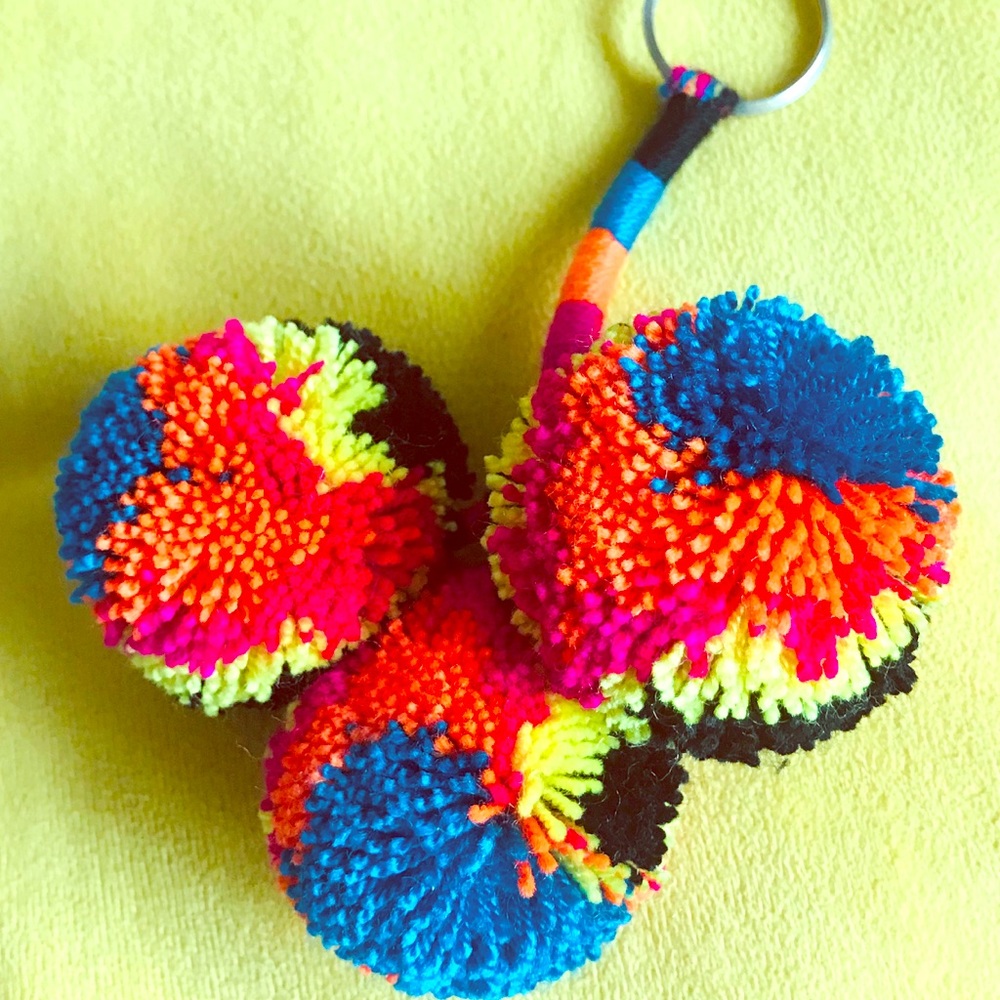 Pom Pom Wayuu key ring. Handmade.